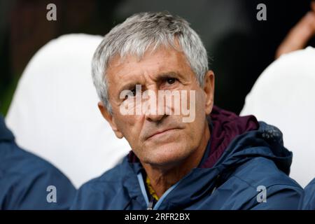 Il manager del Villarreal Quique Setien in panchina durante la partita della Sela Cup a St. James' Park, Newcastle-upon-Tyne. Data foto: Sabato 5 agosto 2023. Foto Stock