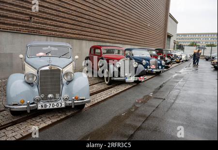 Praga, Repubblica Ceca. 5 agosto 2023. Il club ceco Mercedes-Benz celebra i 60 anni della sua esistenza nel Museo Nazionale della tecnica, 130 veicoli sono presentati in questa occasione a Praga, Repubblica Ceca, il 5 agosto 2023. Crediti: Michaela Rihova/CTK Photo/Alamy Live News Foto Stock