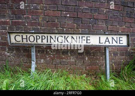 Cartello Choppingknife Lane, un nome di strada insolito a Marlborough, Wiltshire, Inghilterra, Regno Unito Foto Stock