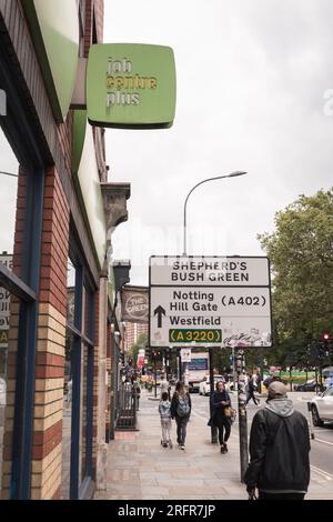 Cartello Job Centre Plus, Shepherd's Bush Jobcenter, Uxbridge Road, Shepherd's Bush, London, W12, Inghilterra, Regno Unito Foto Stock