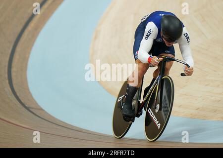 Il francese Rayan Helal gareggia nella qualificazione maschile Elite Sprint durante il terzo giorno dei Campionati del mondo di ciclismo UCI 2023 al Sir Chris Hoy Velodrome di Glasgow. Data foto: Sabato 5 agosto 2023. Foto Stock