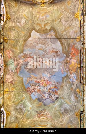 GENOVA, ITALIA - 5 MARZO 2023: L'affresco del soffitto nella chiesa di Santa Maria Maddalena di Sebastiano Galeotti (1729). Foto Stock