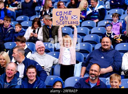 Un tifoso scozzese in tribuna tiene un cartello davanti alla partita della Summer Nations Series allo Scottish gas Murrayfield Stadium di Edimburgo. Data foto: Sabato 5 agosto 2023. Foto Stock