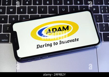 Cina. 5 agosto 2023. In questa immagine, il logo Adam Motors viene visualizzato sullo schermo di uno smartphone in Cina. Adam Motors è stata un'azienda automobilistica pakistana attiva dal 2001 al 2010. Mirava a produrre e vendere veicoli a prezzi accessibili nel paese. Tuttavia, ha dovuto affrontare difficoltà finanziarie e alla fine ha cessato le operazioni dopo un decennio di esistenza. Credito: SOPA Images Limited/Alamy Live News Foto Stock