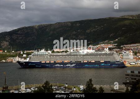 Mein Schiff 3 in visita a Bergen, Norvegia Foto Stock