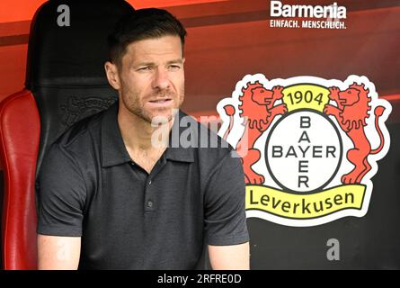 Leverkusen, Germania. 5 agosto 2023. Calcio: Test match, Bayer Leverkusen - West Ham United, a BayArena, allenatore di Leverkusen Xabi Alonso durante la partita amichevole. Crediti: Roberto Pfeil/dpa/Alamy Live News Foto Stock