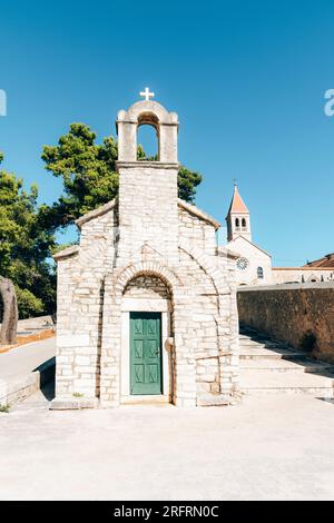 St Ivan e Teodor cappella all'interno del monastero domenicano nella città di Bol sull'isola di Brac, Croazia. Foto Stock