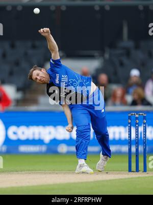 Manchester, Regno Unito. 5 agosto 2023. 5 agosto 2023; Old Trafford Cricket Ground, Manchester, Inghilterra: The Hundred Mens Cricket, Manchester Originals vs London Spirit; Liam Dawson of London Spirit bowling Credit: Action Plus Sports Images/Alamy Live News Foto Stock