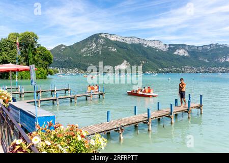 Lago di Annecy (Lac d'Annecy), Annecy, alta Savoia, Auvergne-Rhône-Alpes, Francia Foto Stock