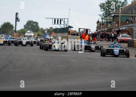 Inizio gara - Campionato britannico F4 Croft Foto Stock