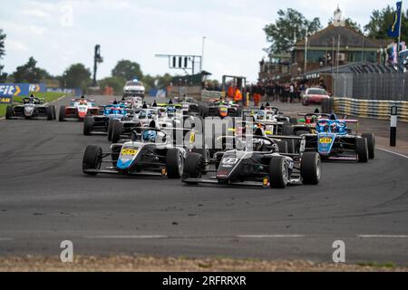 Inizio gara - Campionato britannico F4 Croft Foto Stock