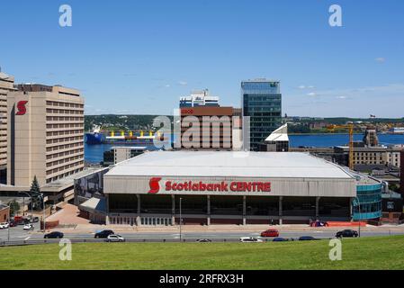 Halifax, Canada - 2 agosto 2023: Vista di Halifax, tra cui lo Scotiabank Centre Arena, sede dei Mooseheads della Quebec Major Junior Hockey League, Foto Stock