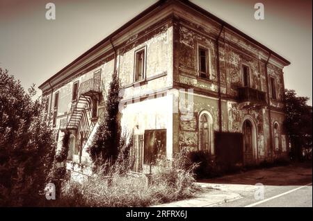 Antico teatro italiano situato a Mezzano (Emilia Romagna) Foto Stock