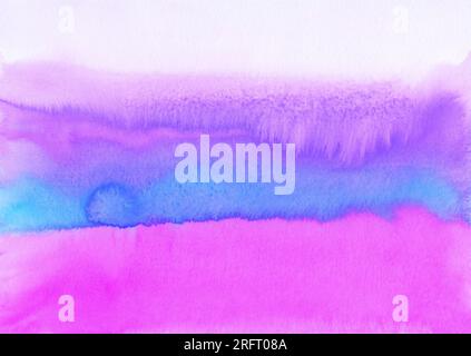 Vivace texture acquerello in tonalità rosa, viola e blu con sfumature morbide e strati astratti miscelati. Foto Stock