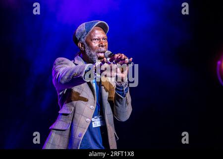 Edinburgh Pleasance, Regno Unito. 05 agosto 2023 nella foto: Dragon's Den Success, Levi Roots, che ha presentato lo spettacolo, Sound Clash, che ha concepito.. Il Pleasance Opening Gala celebra il suo 38° anno con i momenti salienti di alcuni degli spettacoli del programma Edinburgh Fringe 2023. Crediti: Rich Dyson/Alamy Live News Foto Stock