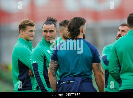 Dublino, Irlanda. 5 agosto 2023. 5 agosto 2023; Aviva Stadium, Dublino, Irlanda: Summer International Rugby, Irlanda contro Italia; la squadra irlandese ispeziona il campo prima del calcio d'inizio credito: Action Plus Sports Images/Alamy Live News Foto Stock