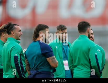 Dublino, Irlanda. 5 agosto 2023. 5 agosto 2023; Aviva Stadium, Dublino, Irlanda: Summer International Rugby, Irlanda contro Italia; la squadra irlandese ispeziona il campo prima del calcio d'inizio credito: Action Plus Sports Images/Alamy Live News Foto Stock