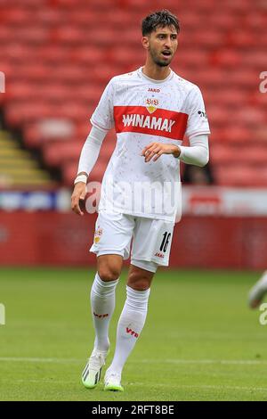 Sheffield, Regno Unito. 5 agosto 2023. Il difensore del VfB Stuttgart Atakan Karazor (16) durante la partita amichevole pre-stagionale tra Sheffield United FC e VfB Stuttgart FC a Bramall Lane, Sheffield, Regno Unito il 5 agosto 2023 Credit: Every Second Media/Alamy Live News Foto Stock