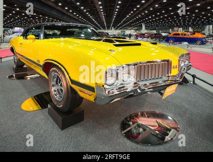 DETROIT, mi/USA - 6 MARZO 2015: A 1970 Oldsmobile Cutlass 4-4-2 (442), Detroit AutoRama. Foto Stock