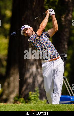 5 agosto 2023: Billy Horschel fa un tee off su nove durante il terzo giorno del Wyndham Championship 2023 al Sedgefield Country Club di Greensboro, NC. Scott Kinser/CSM (immagine di credito: © Scott Kinser/Cal Sport Media) credito: Cal Sport Media/Alamy Live News Foto Stock