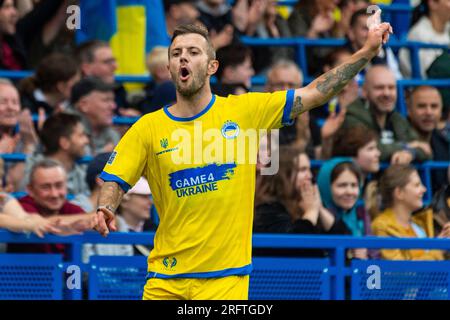 Londra, Regno Unito. 5 agosto 2023. Jack Wilshere durante la partita di calcio di beneficenza di Game4Ukraine a Stamford Bridge, sede del Chelsea FC, tra il Team Shevchenko (blu) dell’ex attaccante del Chelsea Andriy Shevchenko e il Team Zinchenko (giallo) dell’attuale difensore dell’Arsenal Oleksandr Zinchenko. I fondi raccolti sosterranno l’iniziativa United24 del presidente ucraino Volodymyr Zelensky per ricostruire le scuole in tutta l’Ucraina danneggiate dall’invasione russa. Crediti: Stephen Chung / Alamy Live News Foto Stock