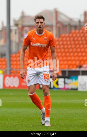 Blackpool, Regno Unito. 5 agosto 2023. Jake Beesley #18 di Blackpool durante il match di Sky Bet League 1 Blackpool vs Burton Albion a Bloomfield Road, Blackpool, Regno Unito, 5 agosto 2023 (foto di Steve Flynn/News Images) a Blackpool, Regno Unito il 5 agosto 2023. (Foto di Steve Flynn/News Images/Sipa USA) credito: SIPA USA/Alamy Live News Foto Stock