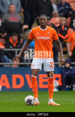 Blackpool, Regno Unito. 5 agosto 2023. Marvin Ekpiteta n. 21 di Blackpool durante la partita Sky Bet League 1 Blackpool vs Burton Albion a Bloomfield Road, Blackpool, Regno Unito, 5 agosto 2023 (foto di Steve Flynn/News Images) a Blackpool, Regno Unito il 5 agosto 2023. (Foto di Steve Flynn/News Images/Sipa USA) credito: SIPA USA/Alamy Live News Foto Stock