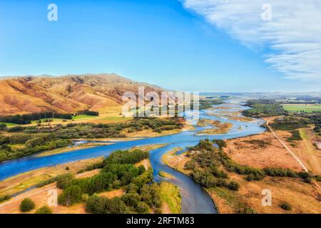 Fiume Waitaki nella valle panoramica sull'Isola del Sud in nuova Zelanda, nella città di Kurow. Foto Stock