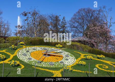 Ginevra, Svizzera - 24 marzo 2022: L'horloge fleurie, o orologio dei fiori, è un orologio dei fiori all'aperto situato sul lato occidentale del Jardin Anglais Foto Stock