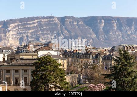 Ginevra, Svizzera - 24 marzo 2022: Architettura generica e vista stradale da Ginevra, Svizzera il 25 marzo. Foto Stock