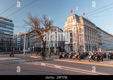 Ginevra, Svizzera - 24 marzo 2022: Architettura generica e vista stradale da Ginevra, Svizzera il 25 marzo. Foto Stock