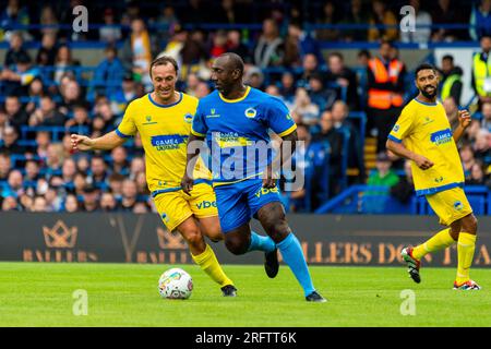 Londra, Regno Unito. 5 agosto 2023. (L) Mark Noble e Jimmy Floyd Hasselbaink durante la partita di calcio di beneficenza di Game4Ukraine a Stamford Bridge, sede del Chelsea FC, tra il Team Shevchenko dell'ex attaccante del Chelsea Andriy Shevchenko (blu) e l'attuale Team Zinchenko dell'Arsenal Oleksandr Zinchenko (giallo). I fondi raccolti sosterranno l’iniziativa United24 del presidente ucraino Volodymyr Zelensky per ricostruire le scuole in tutta l’Ucraina danneggiate dall’invasione russa. Crediti: Stephen Chung / Alamy Live News Foto Stock