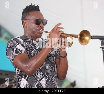 New Orleans, USA. 5 agosto 2023. Troy Sawyer and the Elementz (featuring Girls Play Trumpets Too) si esibiscono sul palco della Eugenie and Joseph Jones Family Foundation durante il Satchmo Summerfest presso l'Old U.S. Mint a New Orleans, Louisiana, sabato 5 agosto 2023. (Foto di Peter G. Forest/Sipa USA) credito: SIPA USA/Alamy Live News Foto Stock