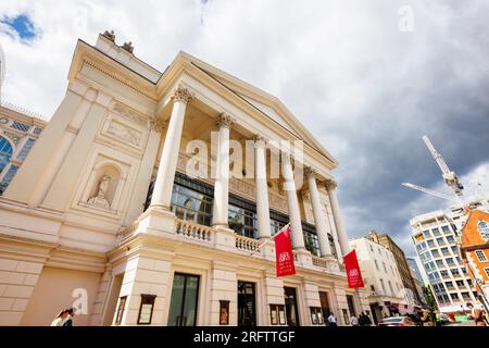 La Royal Opera House nel cuore del theaterland in Bow Street, Covent Garden nel West End di Londra, Londra WC2 Foto Stock