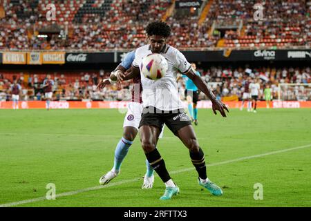 Lucas Digne dell'Aston Villa Football Club, Andre Almeida del Valencia CF in azione durante la Liga EA Sport Regular PRE Season il 5 agosto 2023 al M Foto Stock