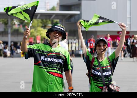 Suzuka, GIAPPONE, 6 agosto 2023. Fan di Kawasaki durante la 44a gara di Endurance 2023 della Coca-Cola Suzuka 8hr, Suzuka, Giappone. Crediti: Ivica Glavas/Speed Media/Alamy Live News Foto Stock