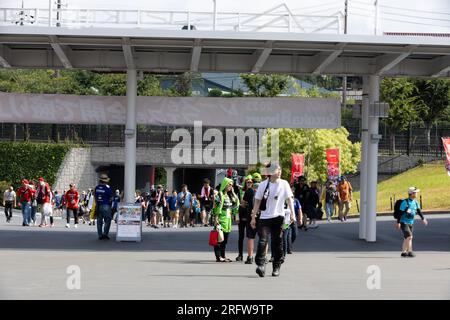 Suzuka, GIAPPONE, 6 agosto 2023. Fan che partecipano alla 44a gara di Endurance 2023 della Coca-Cola Suzuka 8hr, Suzuka, Giappone. Crediti: Ivica Glavas/Speed Media/Alamy Live News Foto Stock