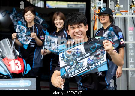 Suzuka, GIAPPONE, 6 agosto 2023. I membri del team Takashi durante la 44a Coca-Cola Suzuka 8hr Endurance Race 2023, Suzuka, Giappone. Crediti: Ivica Glavas/Speed Media/Alamy Live News Foto Stock