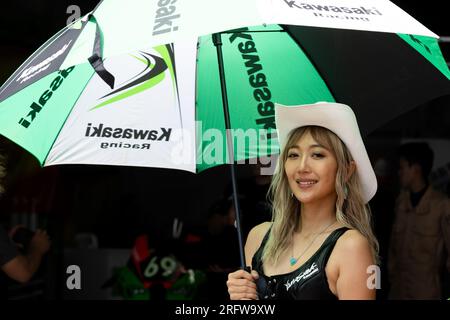 Suzuka, GIAPPONE, 6 agosto 2023. Kawasaki GRID Girls durante la 44a Coca-Cola Suzuka 8hr Endurance Race 2023, Suzuka, Giappone. Crediti: Ivica Glavas/Speed Media/Alamy Live News Foto Stock