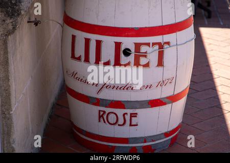 Bordeaux , Francia - 07 28 2023 : sigla con logo Lillet e marchio di testo sul nome del barile di bevande aromatizzate a base di vino francese Foto Stock