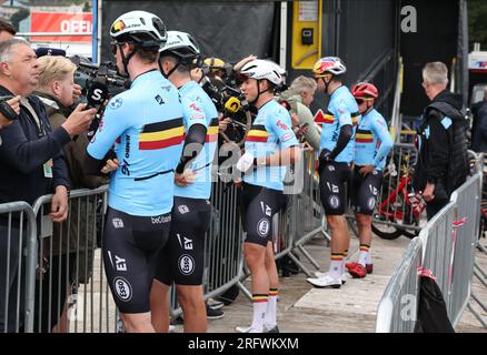 Edimburgo, Regno Unito. 6 agosto 2023. Piloti belgi nella foto al via della gara maschile d'élite su strada ai Campionati del mondo di ciclismo UCI, 272 km da Edimburgo a Glasgow, Scozia, domenica 06 agosto 2023. L'UCI organizza i mondi con tutte le discipline ciclistiche, ciclismo su strada, ciclismo al chiuso, mountain bike, corse BMX, Para-ciclismo su strada e para-ciclismo al coperto, a Glasgow dal 03 al 13 agosto. BELGA PHOTO DAVID PINTENS Credit: Belga News Agency/Alamy Live News Foto Stock