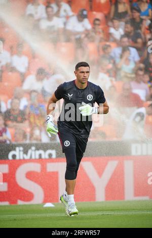 Valencia, Spagna. 5 agosto 2023. Emiliano Martinez Dibu dell'Aston Villa FC visto durante la Liga EA Sport Regular PRE-season tra il Valencia CF e l'Aston Villa FC al Mestalla Stadium. Punteggio finale: Valencia CF 1:2 Aston Villa FC. Credito: SOPA Images Limited/Alamy Live News Foto Stock