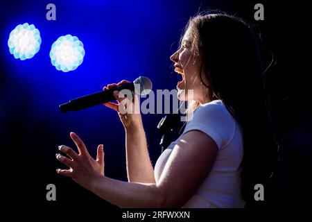 Skanderborg, Danimarca. 5 agosto 2023. Il cantautore norvegese Sigrid esegue un concerto dal vivo durante il festival musicale danese SmukFest 2023 a Skanderborg. (Foto: Gonzales Photo/Alamy Live News Foto Stock