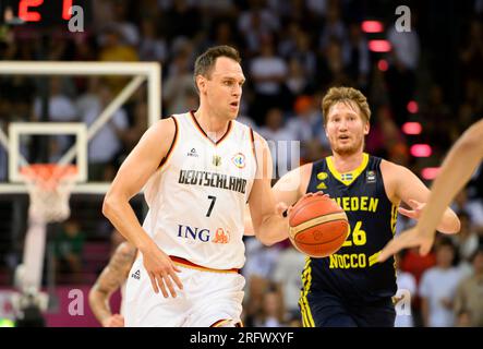 Da sinistra a destra Johannes VOIGTMANN (GER), Tobias SJOEBERG (Sjoberg) (SWE), azione, duelli, basket Laenderspiel, test match, Germania (GER) - Svezia (SWE) 87:68, il 5 agosto 2023 a Bonn/Germania. Foto Stock