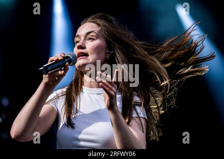 Skanderborg, Danimarca. 5 agosto 2023. Il cantautore norvegese Sigrid esegue un concerto dal vivo durante il festival musicale danese SmukFest 2023 a Skanderborg. (Foto: Gonzales Photo/Alamy Live News Foto Stock