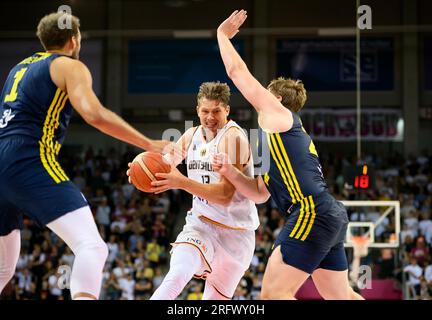 Da sinistra a destra Denzel ANDERSSON (SWE), Moritz WAGNER (GER), Tobias SJOEBERG (Sjoberg) (SWE), duelli, azione, basket Laenderspiel, test match, Germania (GER) - Svezia (SWE) 87:68, il 5 agosto 2023 a Bonn/Germania. Foto Stock