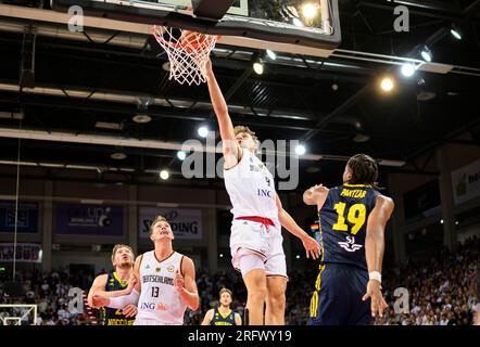 Da sinistra a destra Tobias SJOEBERG (Sjoberg) (SWE), Moritz WAGNER (GER), Franz WAGNER (GER), Melwin PANTZAR (SWE), cestello, Duelli, azione, basket Laenderspiel, Testspiel, Germania (GER) - Svezia ( SWE) 87:68, il 5 agosto 2023 a Bonn/ Germania. Foto Stock