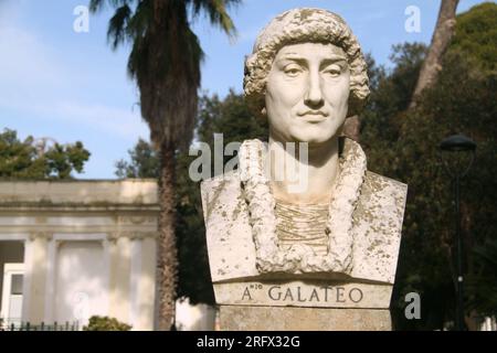 Lecce, Italia. Busto accademico e medico Antonio De Ferrariis/ Galateo (1444- 1517) nel Parco Giuseppe Garibaldi/ Villa Comunale. Foto Stock