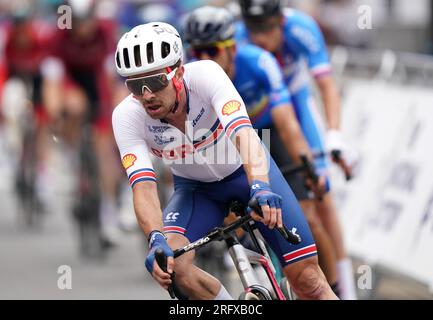 Owain Doull della Gran Bretagna durante la gara maschile Elite Road Race il quarto giorno dei Campionati del mondo di ciclismo UCI 2023 a Glasgow. Data foto: Domenica 6 agosto 2023. Foto Stock