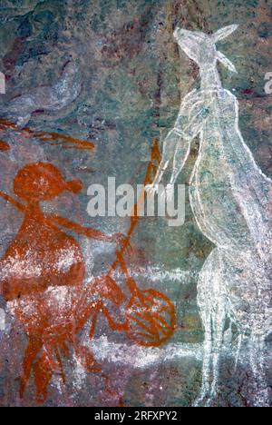 Pitture rupestri aborigene, Galleria Anbangbang, Burrunggui (Nourlangie Rock), Parco Nazionale Kakadu, territorio del Nord, Australia. Foto Stock